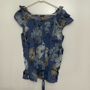 Women’s Sleeveless Ruffled Design